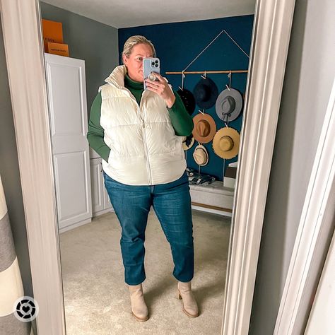 Plus Size Puffy Vest Outfit, Puffer Vest Plus Size Outfit, Plus Size Puffer Vest Outfit, Plus Size Winter Outfit, Puffy Vest Outfit, Ootd Outfit Ideas, Japan Fits, Puffer Vest Outfit, Boots Plus Size