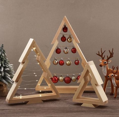 Wood Christmas Trees Diy, Natural Wood Decor, Christmas Decorations Centerpiece, Wooden Centerpieces, Wooden Christmas Tree Decorations, Christmas Yard Art, Mantle Shelf, Wooden Christmas Tree, Handmade Christmas Crafts