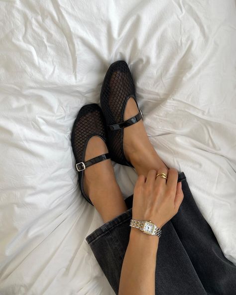 Mesh ballet flats moment. 🖤 shop these cuties now on site 🥿 - OB-65 #OUTFITBOOK Mesh Ballet Flats Outfit, Mesh Ballet Flats, Mesh Flats Outfit, Ballerina Shoes Outfit, Ballet Flats Aesthetic, Ballerina Flats Outfit, Ballerina Core, Women's Ballet Flats, Ballerina Outfit