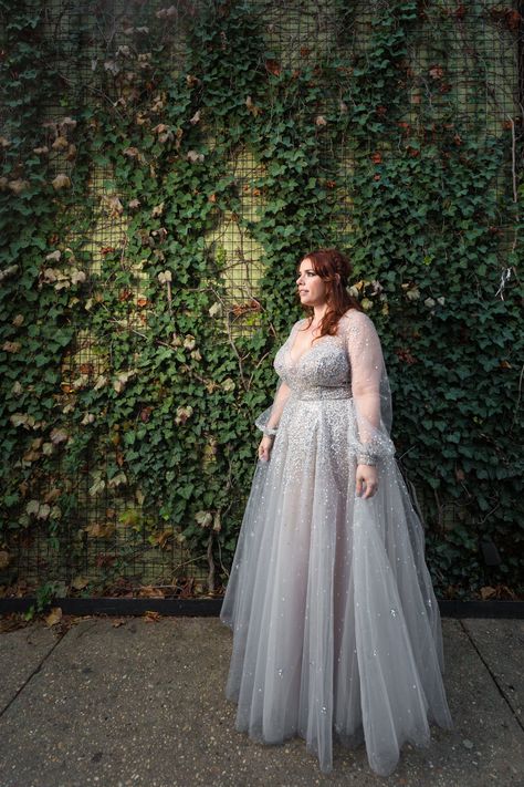 You'll Be Starry-Eyed Over This 1920s-Inspired Wedding — Complete With Showstopping Gown! Silver Wedding Dress, Wedding Captions, Plus Wedding Dresses, Wedding Dress Plus Size, Bridal Theme, Plus Size Brides, Amazing Wedding Photography, Plus Size Wedding Gowns, Celestial Wedding