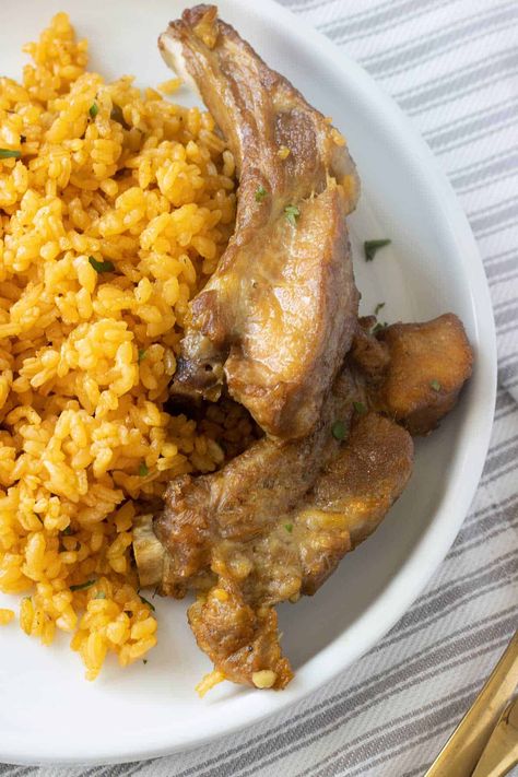 Puerto Rican Style Pork Rib Rice - Food Metamorphosis Puerto Rican Ribs, Puerto Rican Pork, Boneless Country Style Pork Ribs, Puerto Rican Style, Rice Dishes Recipes, Flavorful Rice, Recetas Puertorriqueñas, Cultural Food, Boricua Recipes