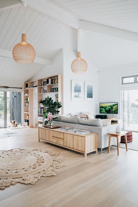 light wood accents Modern Coastal Living Room, Living Room Decor Rustic, Coastal Living Rooms, Living Room Scandinavian, Coastal Living Room, Scandinavian Living, Rustic Living Room, A Living Room, Coastal Living