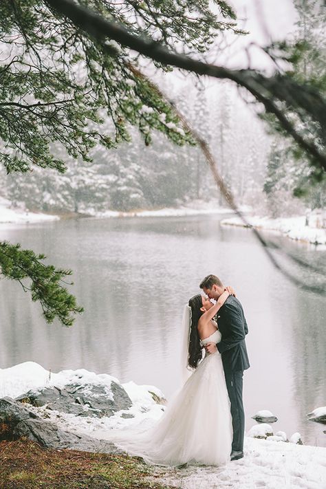 Wedding At Lake, Winter Wedding Photos, Snow Wedding, Wedding Photo Shoot, Boda Mexicana, Winter Bride, Lake Tahoe Weddings, Tahoe Wedding, Winter Wedding Inspiration