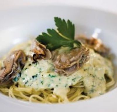 Dragos Restaurant, copy cat recipe for Oyster Pasta by Chef Cvitanovich. Dragos is one of the best places to eat in New Orleans and this is recipe is wonderful. Oyster Pasta, South Louisiana Recipes, Louisiana Cuisine, Louisiana Seafood, New Orleans Recipes, Creole Cooking, Oyster Recipes, Cajun Cooking, Louisiana Recipes