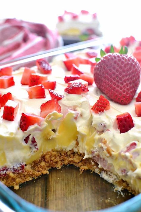 Vanilla Pudding Desserts, Lush Dessert, Lush Cake, Lush Recipes, Yummy Deserts, Strawberry Dessert Recipes, Stick Butter, Crunchy Cookies, Fruity Desserts