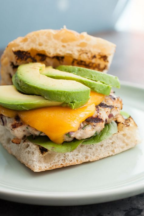 California Turkey Burgers: These super-flavorful grilled turkey burgers are really healthy and stay nice and juicy. You're gonna love them! | macheesmo.com Delicious Turkey Recipes, Grilled Turkey Burgers, Ciabatta Roll, Mind Diet, Grilled Turkey, Fried Turkey, Vegetarian Sandwich, Turkey Recipes Thanksgiving, Turkey Burger