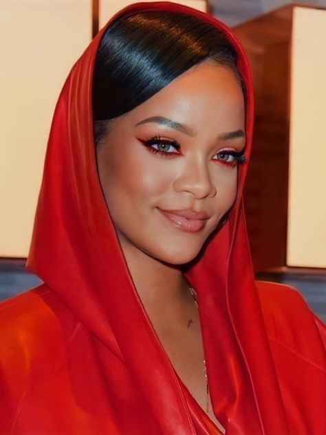 Red Eyeliner Makeup, Red Makeup Looks, Rihanna Makeup, Under Eye Makeup, Red Eyeliner, Red Eye Makeup, Mode Rihanna, Nia Long, Rihanna Style