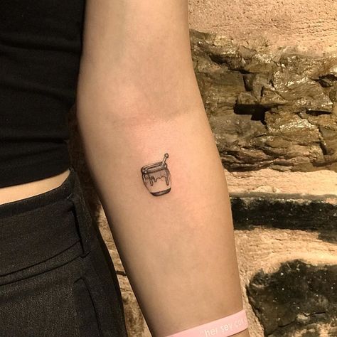 Honey Pot Tattoo, Pot Tattoo, Honeycomb Tattoo, Rib Tattoos For Women, Tasteful Tattoos, Cute Little Tattoos, Tattoo Style Drawings, Bee Tattoo, Yeah Yeah