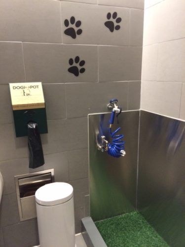 Another new air-side pet relief area at New York’s JFK airport (T4) » Dog Jaunt Outside Dog Bathroom Area, Dog Potty Area Balcony, Apartment Dog Potty, Dog Toilet Balcony, Dog Hotel Rooms, Dog Poop Area, Hotel Room Service Pitbull, Moving Walkway, Paw Print Decal