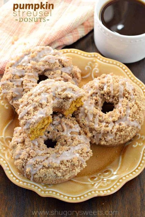 This delicious Pumpkin Streusel Donuts recipe is baked, not fried. The brown sugar streusel and cinnamon glaze are perfect on these moist donuts! Pumpkin Devotion, Pumpkin Zucchini Bread, Canned Pumpkin Recipes, Pumpkin Streusel, Cinnamon Glaze, Baker's Rack, Savory Pumpkin Recipes, Pumpkin Recipes Easy, Pane Dolce