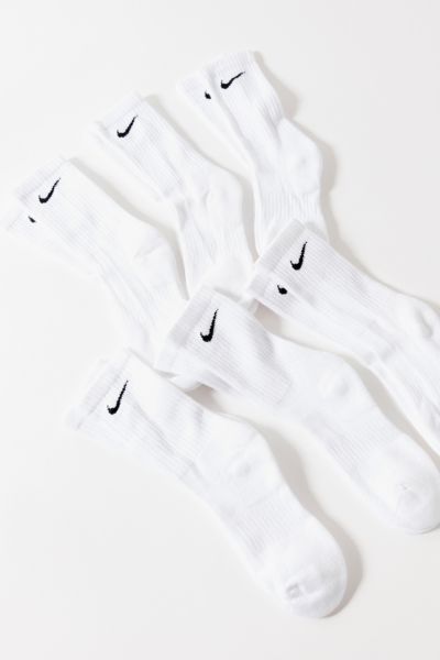 Tall Nike Socks Outfit, Nike Socks Outfit Leggings, Long Nike Socks, Nike Socks Outfit, White Nike Socks, Nike Shoes Women Fashion, Nike Sneakers Women, Sock Outfits, Nike Socks