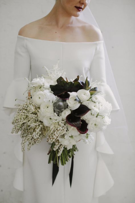 Best of 2017: bouquets | modern white bouquet with dark calla lilies Modern White Bouquet, White Flower Bouquet, Beach Wedding Flowers, Unique Wedding Flowers, White Wedding Bouquets, Melbourne Wedding, Black White Wedding, Sydney Wedding, Calla Lilies