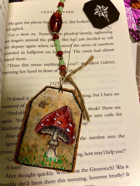 Fairy Bookmarks Diy, Tea Bag Diy, Tea Bag Painting, Fairycore Crafts Diy, Tea Bag Crafts, Tea Bag Art Ideas, Fairycore Crafts, Teabag Bookmark, Fairycore Diy