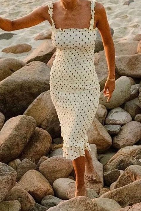 Polka Dress, Vacation Dresses, Slim Dresses, Look Vintage, Polka Dot Dress, Dot Dress, Beach Dress, Ruffle Trim, Ruffle Dress