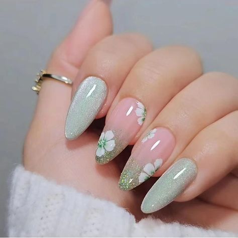 Fake Nails Long, Nagellack Trends, Nagel Tips, Flower Nail Designs, Nail Forms, Nail Art Kit, Cat Eyes, Stick On Nails, Nail Art Hacks