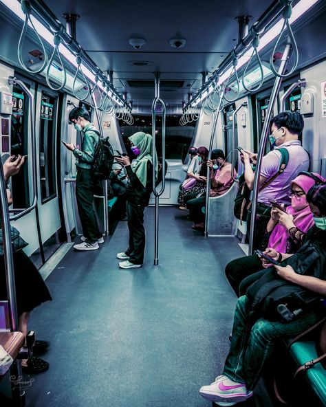 Urban Moodboard Inspiration, Metro Train Photography, Environments Photography, People In Subway, Malaysia People, Snapseed Filter, Crowded Train, Environment Photography, Perspective Photos