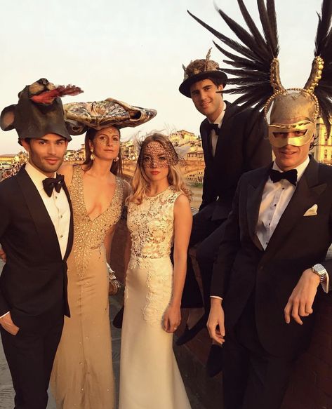 A Midsummers Night Dream Aesthetic, Surrealist Dinner Party, Boho Masquerade, Saltburn Party Scene, Saltburn Party Outfit, Dada Aesthetic, Surrealist Costume, Midsummer Nights Dream Party Theme, Saltburn Costumes