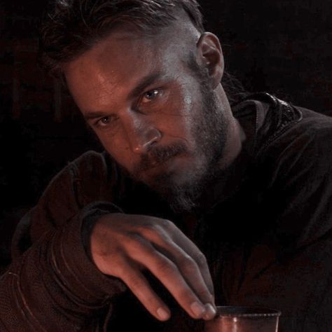 ragnar lothbrok / ragnar lothbrok icons / vikings / vikings icons / travis fimmel / travis fimmel icons Ragnar Lothbrok Icon, Travis Fimmel Vikings, King Ragnar Lothbrok, Intj Characters, Ragnar Vikings, Vikings Travis Fimmel, Ragnar Lothbrok Vikings, King Ragnar, Fb Profile Photo