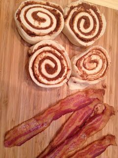 Bacon Twist Recipe, Cinnamon Rolls Breakfast, Cinnamom Rolls, Bacon Wrapped Recipes, Bacon Cinnamon Rolls, Christmas Finger Foods, Sausage Wrap, Oven Baked Bacon, Baked Bacon