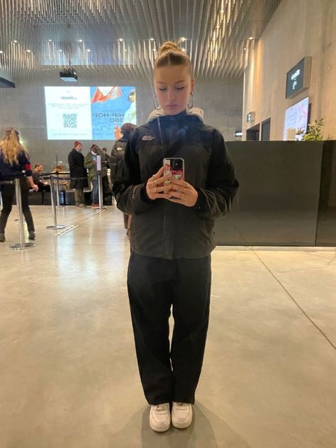 The Nord Face, North Face Aesthetic, Uk Streetwear, Fall Fit, Casual Hijab Outfit, 90s Fashion Outfits, Fire Fits, Stockholm Fashion, Winter Fits