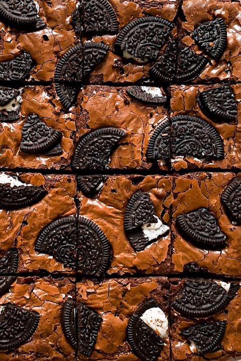 Fudgy Oreo Brownies Oreo Brownie Cookie, Fudgy Oreo Brownies, Cookies And Cream Oreo Brownies, Oreo Brookie, Brownies Fudgy, Pretty Desserts, Oreo Brownies, No Bake Brownies, Coffee Powder