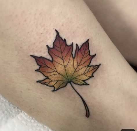 Tattoo Maple Leaf, Oak Leaf Tattoos, Tiny Tats, Leaf Tattoo, Sunset Tattoos, Tattoo Parlors, Feather Tattoos, Oak Leaf, Small Tattoo