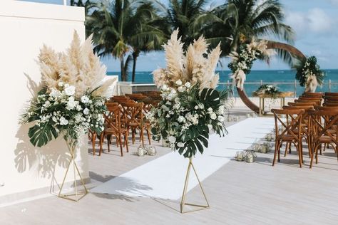 #stunningbohotropicalwedding #Mexicodestinationwedding #beachceremony #ceremonybackdrop #photoweddingdesign Hawaiin Wedding, Beach Wedding Setup, Wedding Cabo, Wedding Setup, Oceanfront Wedding, Destination Wedding Decor, Dream Beach Wedding, Key West Wedding, Green Themed Wedding