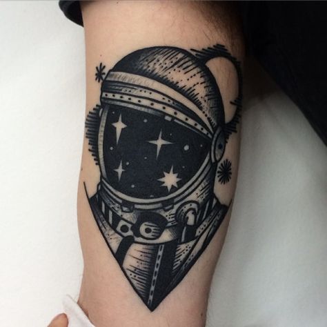 Space Sleeve, Geek Tattoos, Trad Tattoos, Kali Tattoo, Cosmic Tattoo, Tattoo Black And Grey, Forest Tattoo, Helmet Tattoo, Astronaut Tattoo