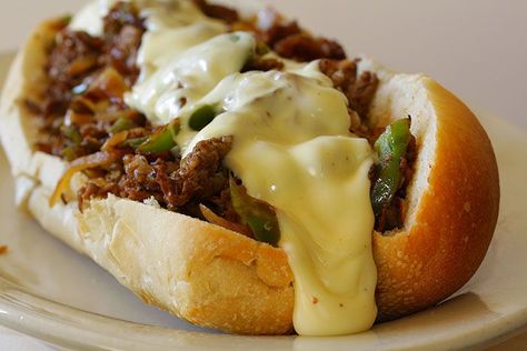 Slow Cooker Philly Cheese Steak, Cheese Steak Sandwich Recipe, Shaved Steak, Cheesesteak Sandwiches, Philly Cheese Steak Sandwich, Cheesesteak Sandwich, Cheese Steak Sandwich, Sandwich Bar, Cheese Steak