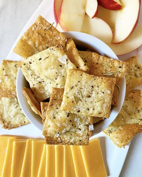 Olive Oil Crackers Recipe, Homemade Crackers Easy, I Am Not Insane, Homemade Crackers Healthy, Savory Cookies, Olive Oil Crackers, Ritz Cracker Recipes, Savory Snack Recipes, Toasted Oats