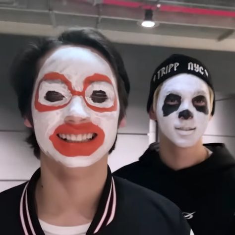 Soobin Panda Face Paint, Soobin And Hueningkai Face Paint, Kpop Halloween Costumes, Kpop Halloween Costume, Moa Collection, 웃긴 사진, Blue Springs, Themed Outfits, Kpop Funny