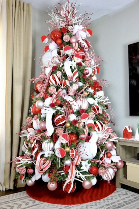 Red White And Gold Christmas Trees, Green Christmas Tree With Red And White Decor, Pink And Red Candy Cane Christmas Tree, Red And Pink Christmas Tree Decor, Red White And Green Christmas Tree Ideas, Red And White Candy Christmas Tree, Red White And Pink Christmas Tree, Red White Pink Christmas, Christmas Tree Red Pink Green