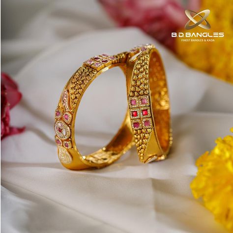 Exclusive antique kadas with kundan work Gold Antique Bangles, Antique Bangles, Jewellery Bangles, Bangle Design, Gold Bangles For Women, New Gold Jewellery Designs, Antique Jewellery Designs, Jewelry Set Design, Bridal Diamond Jewellery