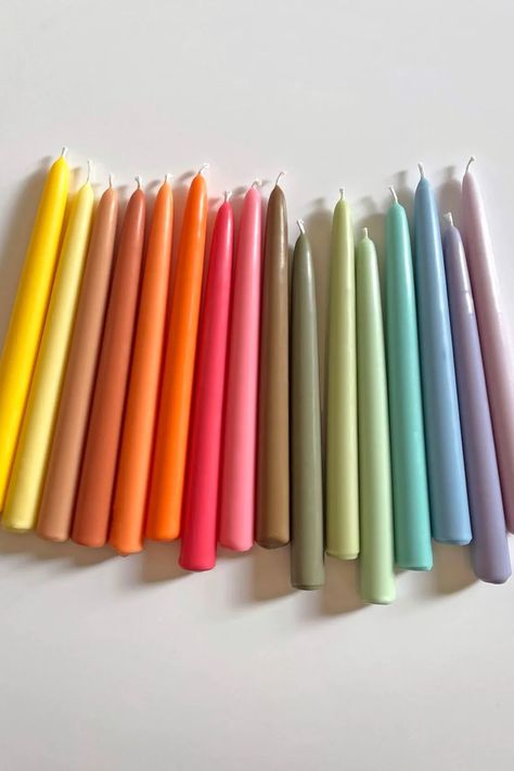 Diy Taper Candles, Tapper Candles, Colored Taper Candles, Beeswax Candles Diy, Candles At Home, Diy Dinner, Arte Aesthetic, Beeswax Taper Candles, Church Candles