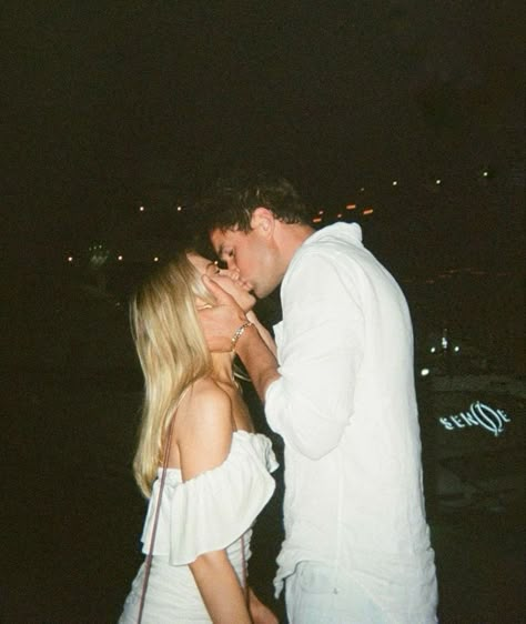 Couple Old Aesthetic, Romantic Photography Aesthetic, Blonde Woman And Brunette Man Couple Aesthetic, Photo Boyfriend Ideas, Old Married Couple Aesthetic, Old Money Couples Aethstetic, Blonde Doctor Aesthetic, Blonde And Brunette Couple Aesthetic, Brunette And Blonde Couple