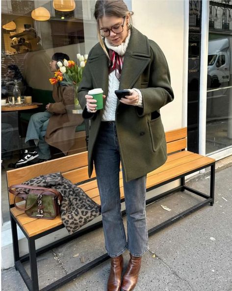 Preppy Woman Outfits, Copenhagen Style Autumn 2024, Ireland Winter Outfits, Octogenarian Art Teacher Style, England Fall Outfits, Ireland Aesthetic Outfits, New England Fall Outfits, Elegantes Outfit Damen, Rok Outfit