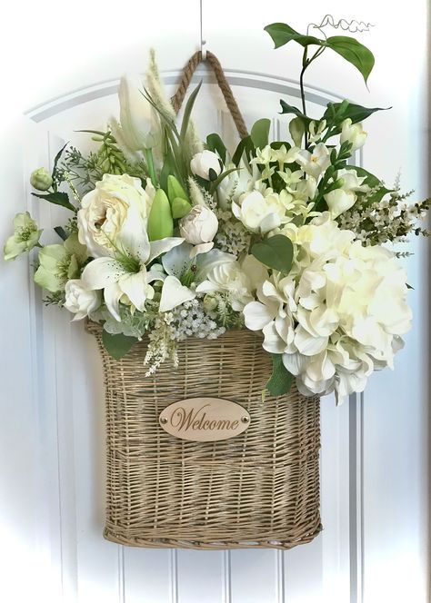 Mantle Decorating, Easter Porch Decor, Front Door Baskets, Basket Flower Arrangements, Spring Mantle, Door Basket, Modern Fall Decor, Floral Door Wreaths, Summer Door Wreaths