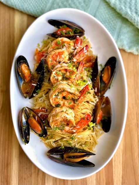 Fish Receipts, 3 Course Meal Ideas, Pasta With White Wine, Wine And Pasta, Wine Pasta Sauce, Pasta And Shrimp, Seafood Plates, Resep Seafood, Recipe Pasta