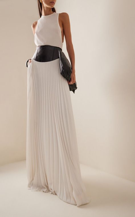 Brandon Maxwell Skirt, Poplin Maxi Skirt Outfit, Moda Operandi Skirt, Corset White Dress, Brandon Maxwell Dresses, Long Pleated Skirt Outfit, Pleated Maxi Skirt Outfit, Long Dresses Formal, Donna Karan Dresses