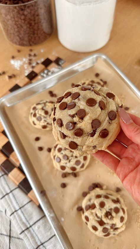 Gideon’s Copy Cat  Chocolate Chip Cookies Fluffy Chocolate Chip Cookies, Giant Chocolate Chip Cookies, Nyc Cookies, Cat Chocolate, Chocolate Loaf Cake, Chip Recipes, Giant Chocolate Chip Cookie, Desserts Bars, Bar Desserts