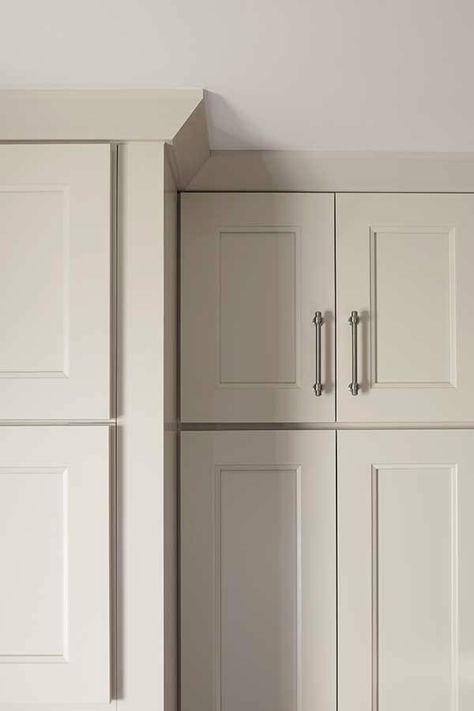 Shaker Crown Moulding - Diamond Cabinetry Kitchen Cabinets Styles, Kitchen Cabinets Shaker Style, Kitchen Cabinets Trim, Modern Crown Molding, Kitchen Cabinet Molding, Crown Molding Kitchen, Kitchen Cabinet Crown Molding, Cabinets With Crown Molding, Kitchen Cabinet Accessories