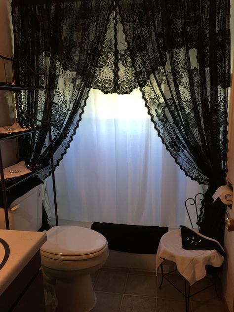 Dark Theme Apartment Decor, Simple Gothic Room Ideas, Goth Salon Ideas, Whismgothic Bathroom, Witchy Bathroom Ideas Bohemian, Goth Room Aesthetic Bedroom, Goth Luxury Bedroom, Gothic Curtains Bedroom, Victorian Goth Room Aesthetic