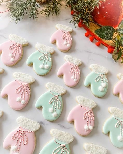 Winter Cookies Decorated, Cookie Gift Packaging, Sugar Cookie Dough Recipe, Royal Icing Cookies Recipe, Christmas Cookie Cake, Christmas Sugar Cookies Decorated, Cookie Dough Recipe, Christmas Donuts, Cute Christmas Cookies