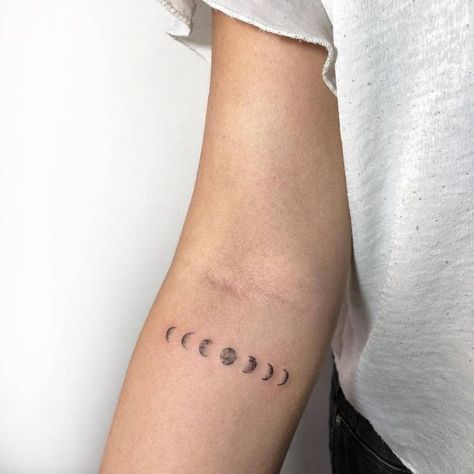 The Moon Phases Tattoo, Small Phases Of The Moon Tattoo, Moon Cycle Tattoo Arm, Simple Moon Phases Tattoo, Phases Of Moon Tattoo, Moon Phase Tattoos, Tattoo Moon Phases, Tattoo Pulso, Tattoos Cartoon