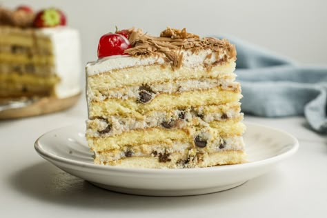 Here is a recipe for Cassata cake, which is an Italian cake made with a whole-milk ricotta cheese filling. There's also lots of cream and chocolate. Sicilian Cassata Cake, Italian Cassata Cake Recipe, Sicilian Pastries, Cassata Cake Recipe, Easter Bunny Cake Recipe, Cassata Cake, Chandelier Cake, Sicilian Style, Italian Recipes Dessert