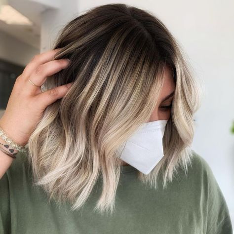 Blonde Balayage for Short Hair Short Balayage, Balayage Hair Blonde Short, Shadow Roots, Blonde Balayage Bob, Platinum Blonde Balayage, Blonde Hair With Roots, Blonde Balayage Hair, Balayage Hair Color Ideas, Blonde Balayage Highlights