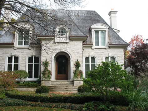 Indiana Limestone - Buff Sawn Coursing | Flickr - Photo Sharing! Exterior House Stone, French Country Chateau, French Country Houses, Indiana Limestone, French Exterior, Cottage Plan, Casa Exterior, White Brick, French Country Cottage