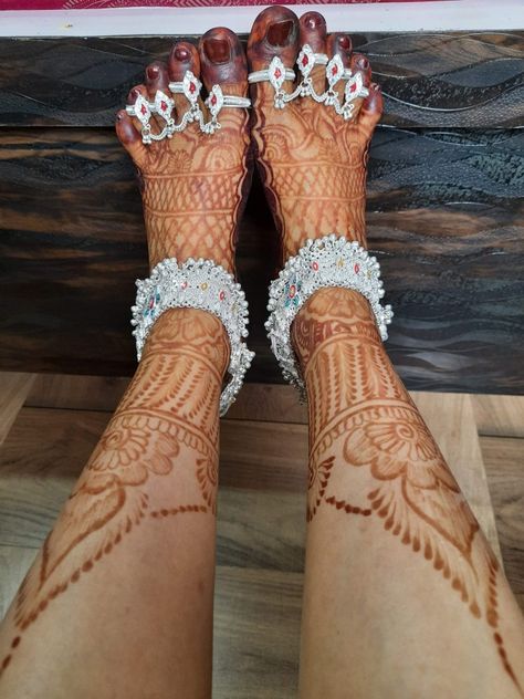 Silver Bridal Payal, Bridal Anklets Indian Silver, Bridal Payal Wedding Silver, Bridal Payal Silver, Silver Payal Design Bridal, Dulhan Payal Design, Payal Designs Silver For Bride, Bridal Payal, Payal Designs Silver