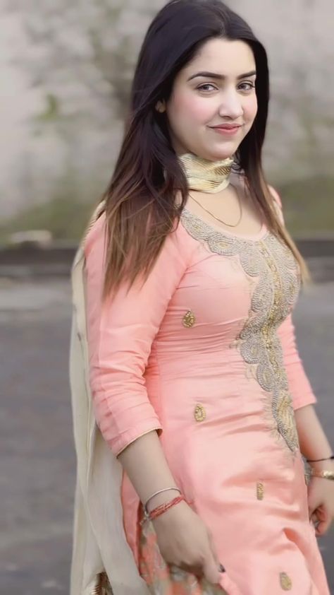 My profile Punjabi Girl, India Girl, Local Girl, Leading Women, Celebrity Fashion Looks, Tv Series Online, Hot Women Dress, Desi Girl, Favorite Movie