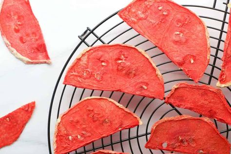 This dehydrated watermelon is a great way to use up leftover watermelon or for a healthy portable snack. Dehydrated Watermelon, Watermelon Jerky, Dehydrator Ideas, Dehydrator Recipes Fruit, Dried Watermelon, Watermelon Candy, Camping Foods, Preserving Recipes, Gaps Recipes